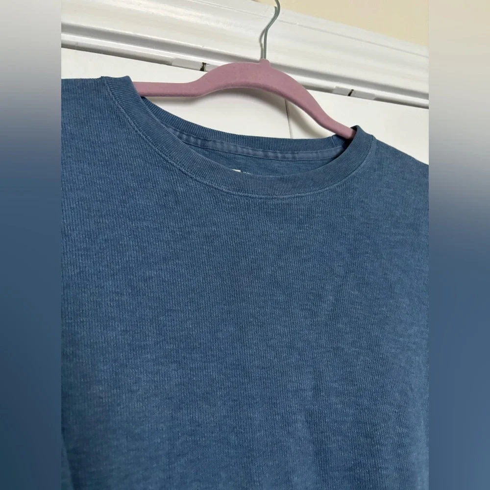 GAP Men's Long Sleeve Blue Tee - Picture 4 of 6